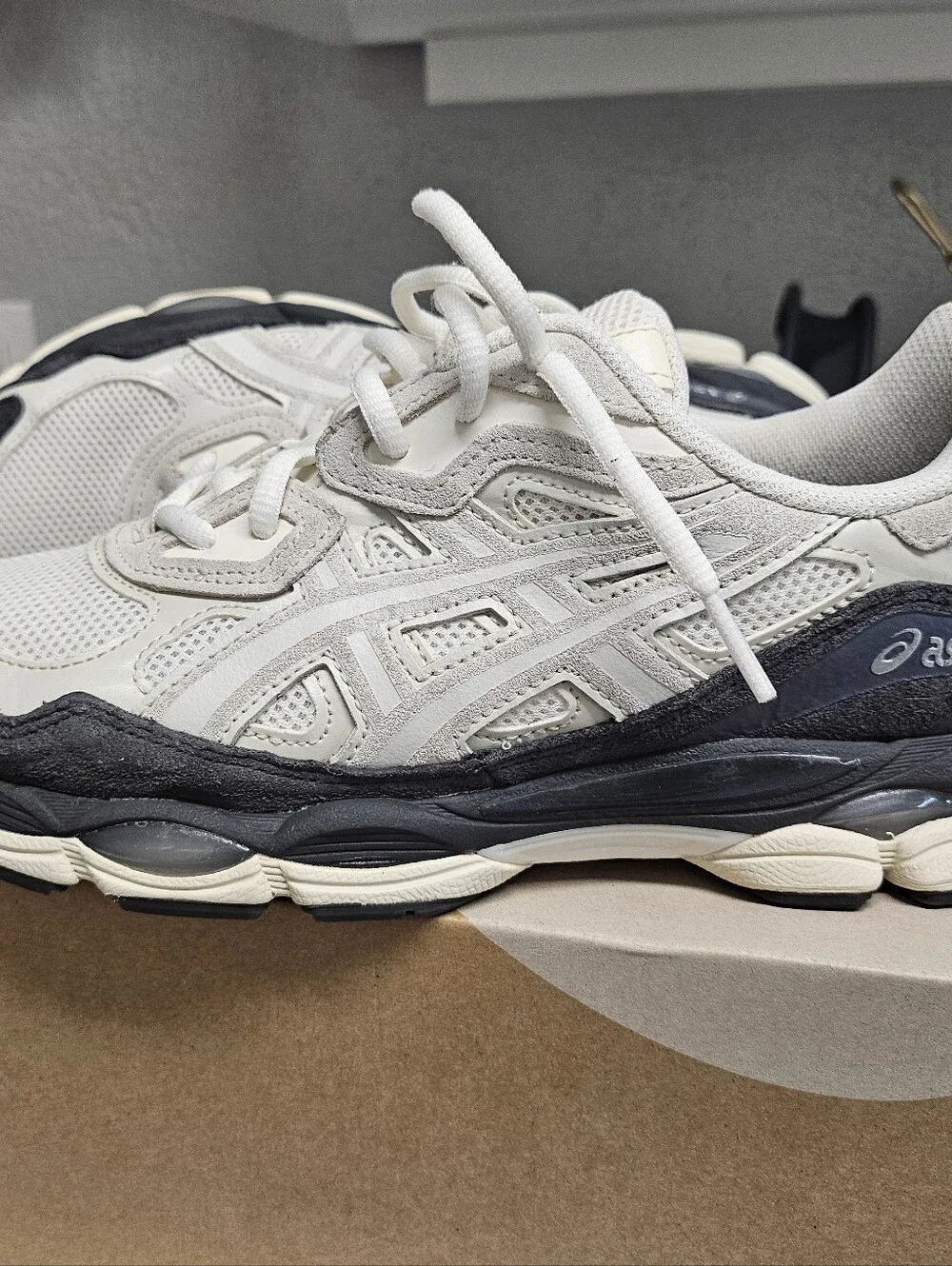 ASICS Gel-NYC Mens/Size 9 White/Smoke Grey